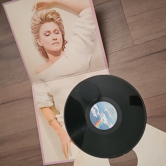 5/$25 Olivia Newton John Olivia's greatest hits volume 2 vinyl record - Picture 3 of 3